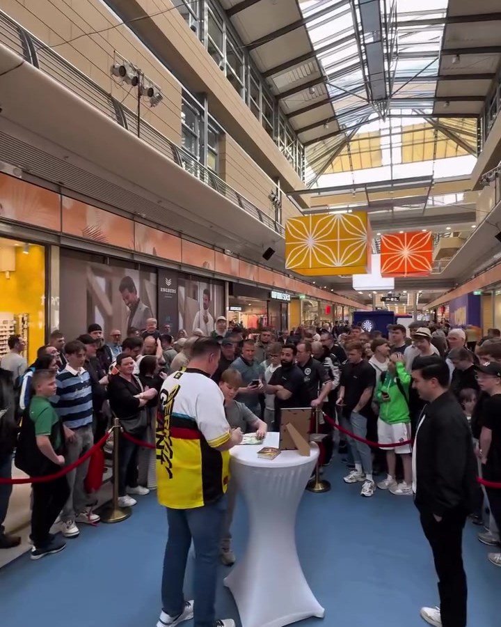 Volle Mall beim Darts-Event mit Gabriel Clemens