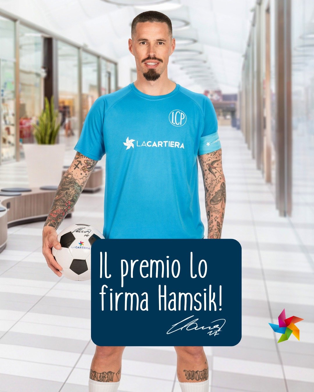Social-Post: Hamšík mit signiertem Ball – „Il premio lo firma Hamsik!“