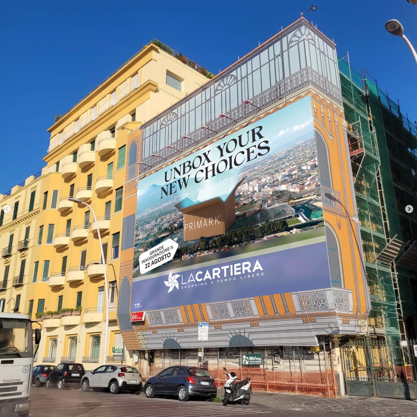 OOH: „Unbox your new choices“ an der Fassade